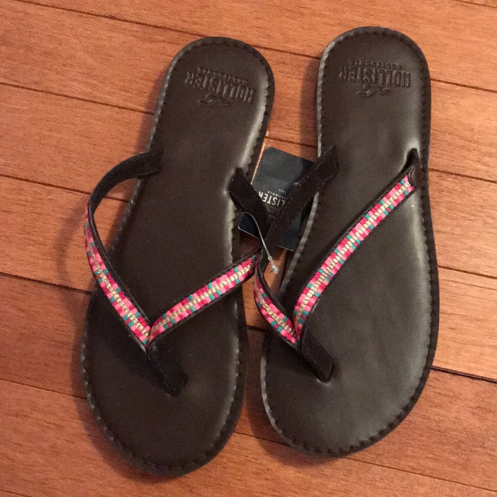 Leather flip flops with embroidered accents
